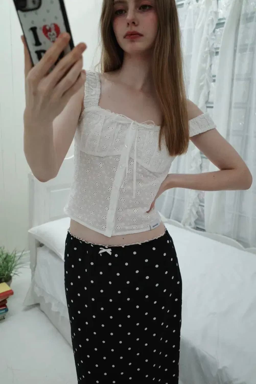 드라이로즈 펀칭 버튼 블라우스 상품이미지1