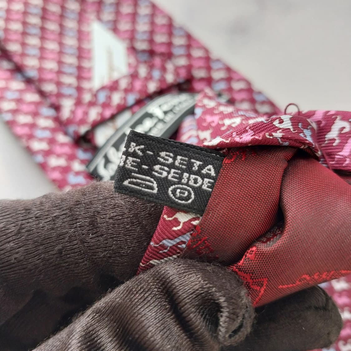 살바토레 페라가모 실크 와인 패턴 넥타이 9.3cm A+등급 K1690
 상품이미지10