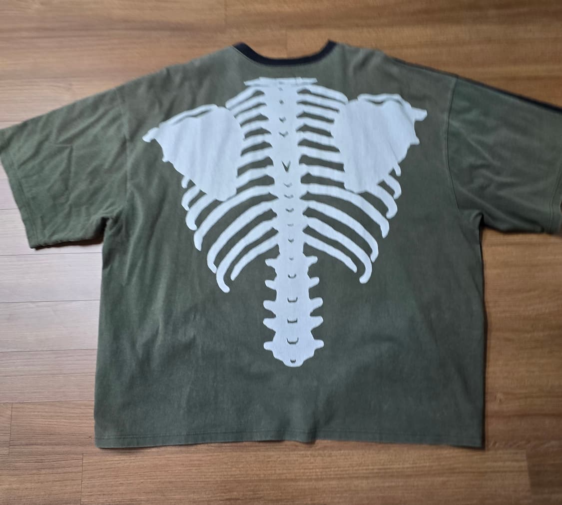 (os) 캐피탈 투톤 빅 포켓 본 반팔 티셔츠 초판 상품이미지1