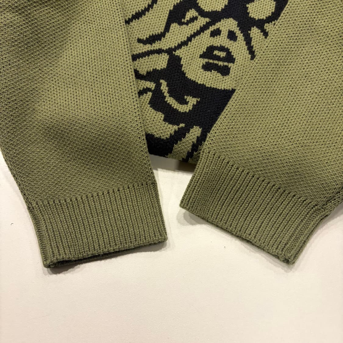 [L] 크리틱 스카웃보이 그래픽 니트 스웨터 카키 C281 상품이미지6