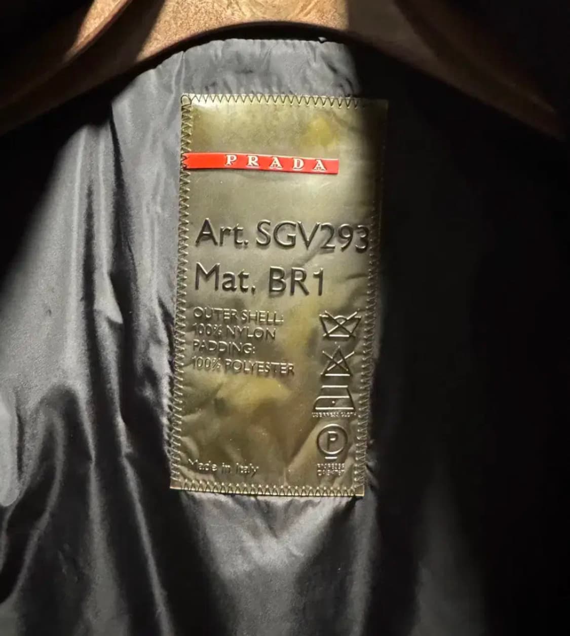 [정품] 프라다 경량 패딩 자켓 블랙 L 상품이미지4