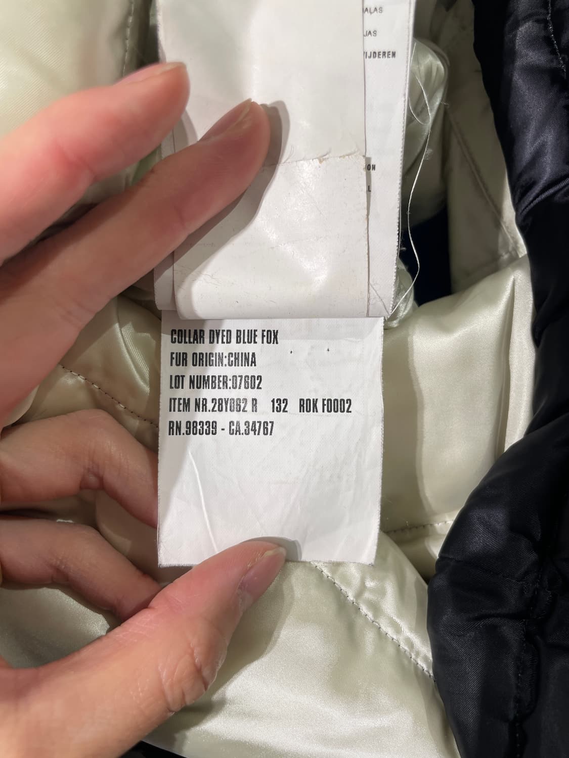 프라다 블랙 트라이앵글 로고 폭스 퍼 다운 후디 자켓 상품이미지10