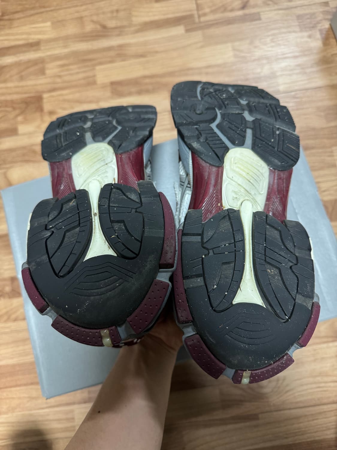 발렌시아가 뉴러너 버건디 42 상품이미지5