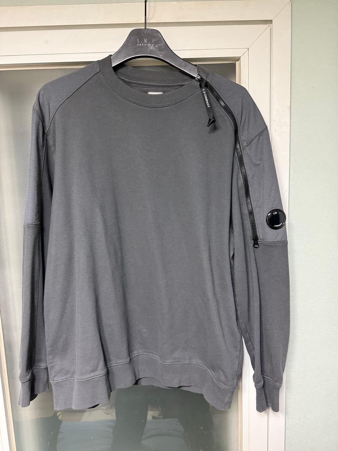 cp컴퍼니 맨투맨 차콜그레이 xl 상품이미지1