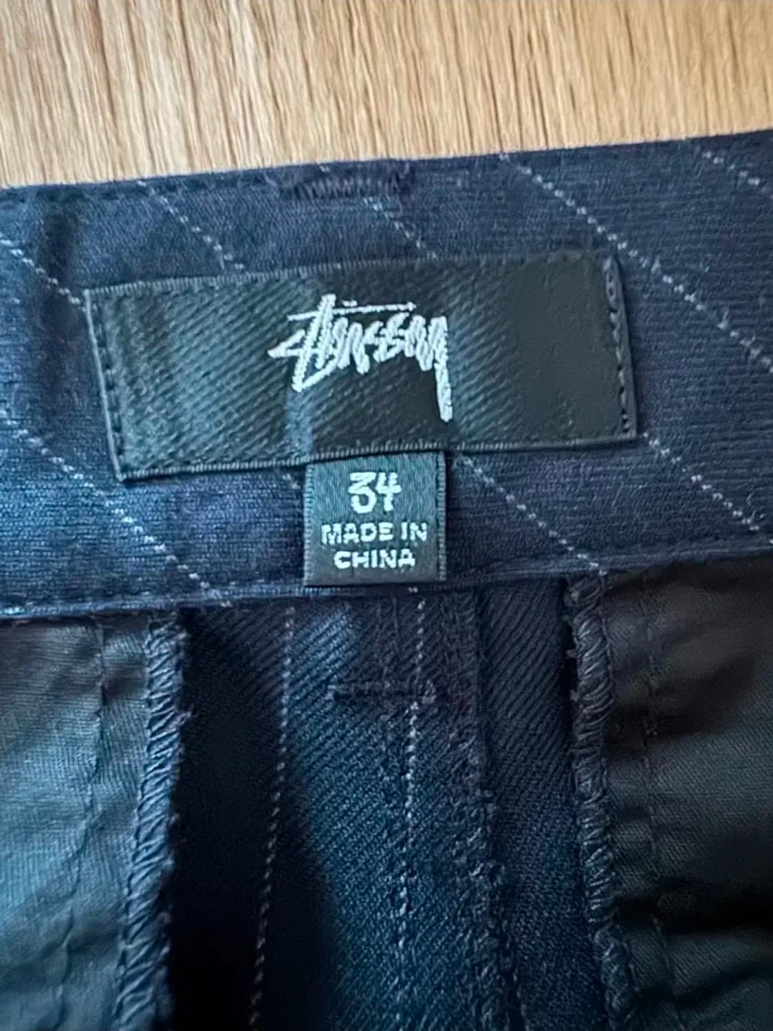 스투시 볼륨 플리티드 스트라이프 쇼츠 블랙 34 상품이미지3