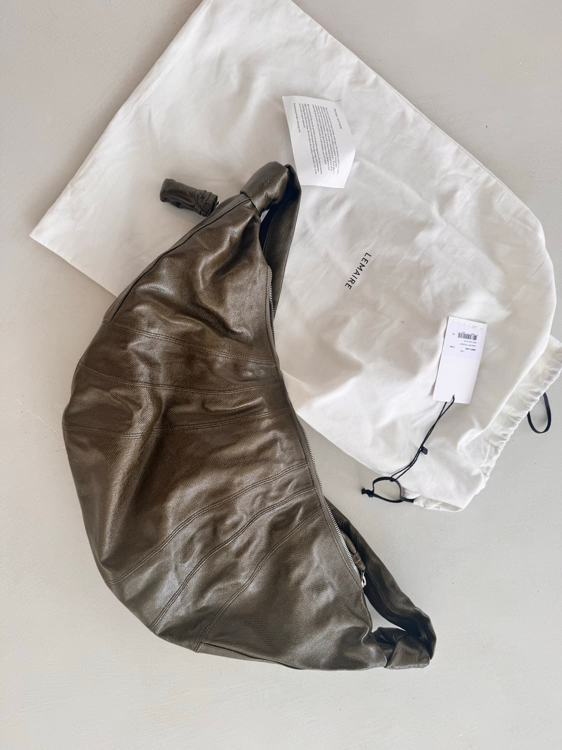 르메르 라지 소프트 크루아상백 올리브 상품이미지4