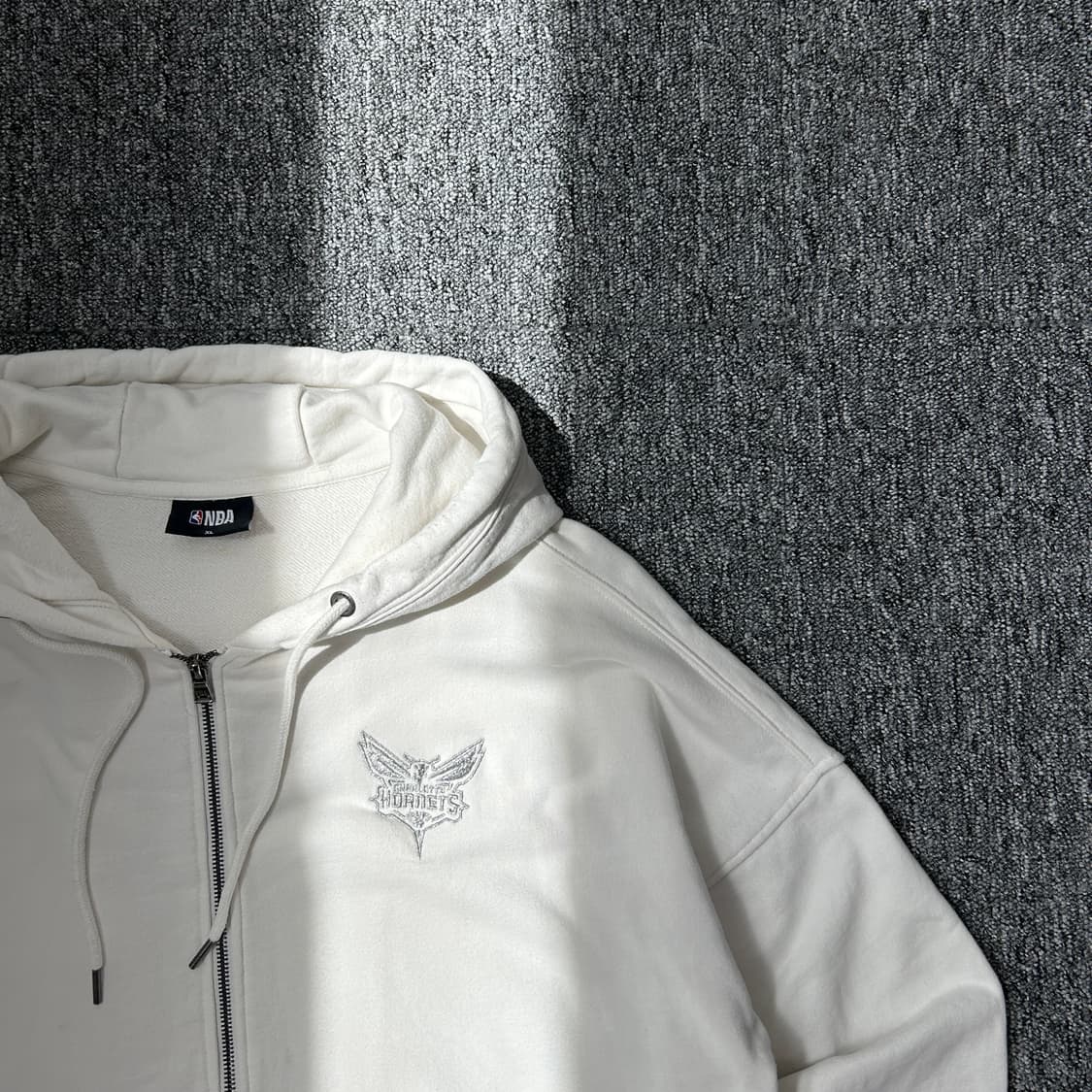NBA 샬럿 호네츠 실버 레터링 후드집업 상품이미지2