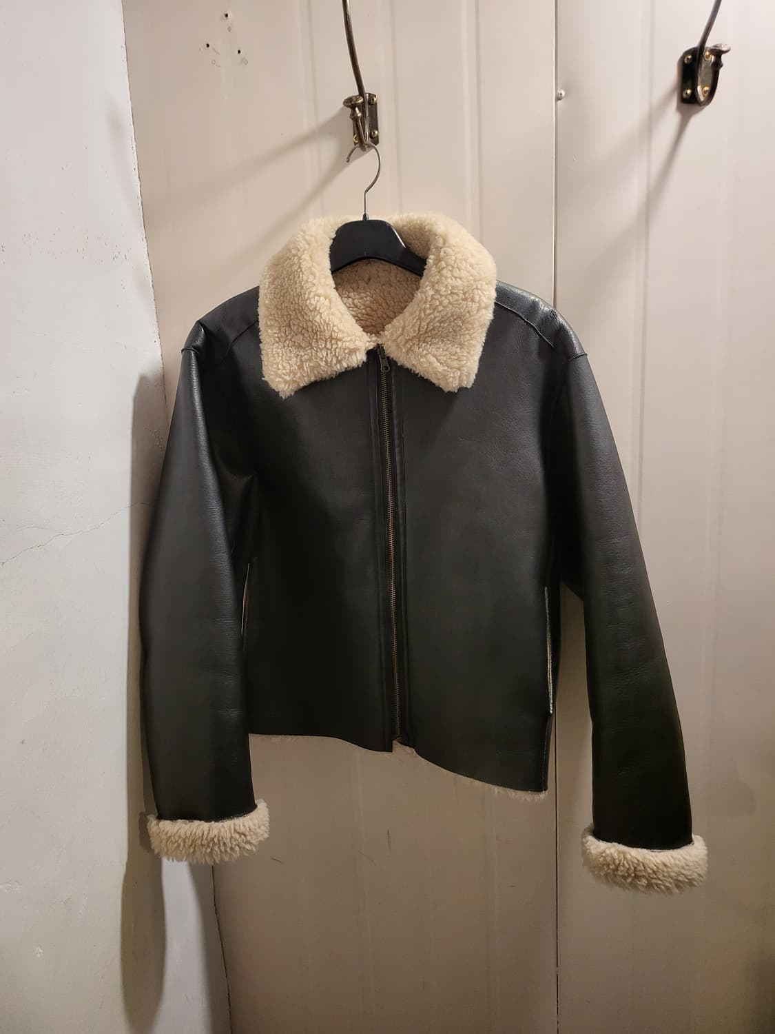 파사드패턴 램스울 블랙 무스탕 상품이미지1