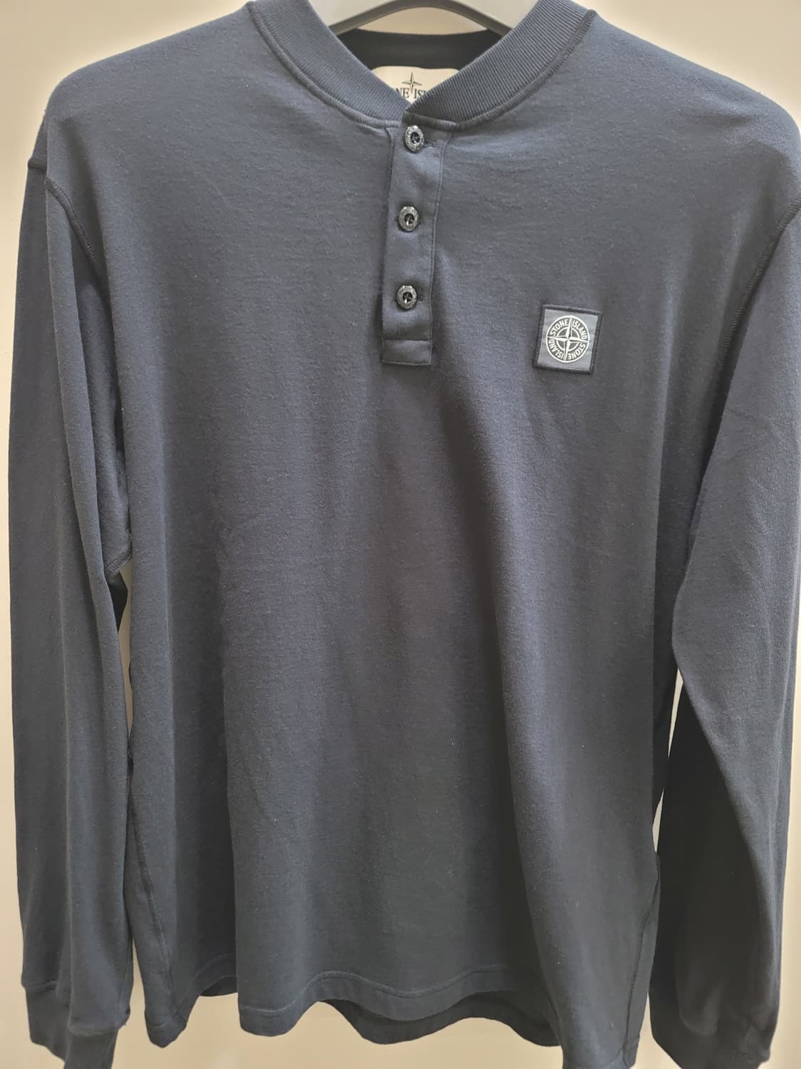 스톤아일랜드 블랙 긴팔 헨리넥 티셔츠 상품이미지1