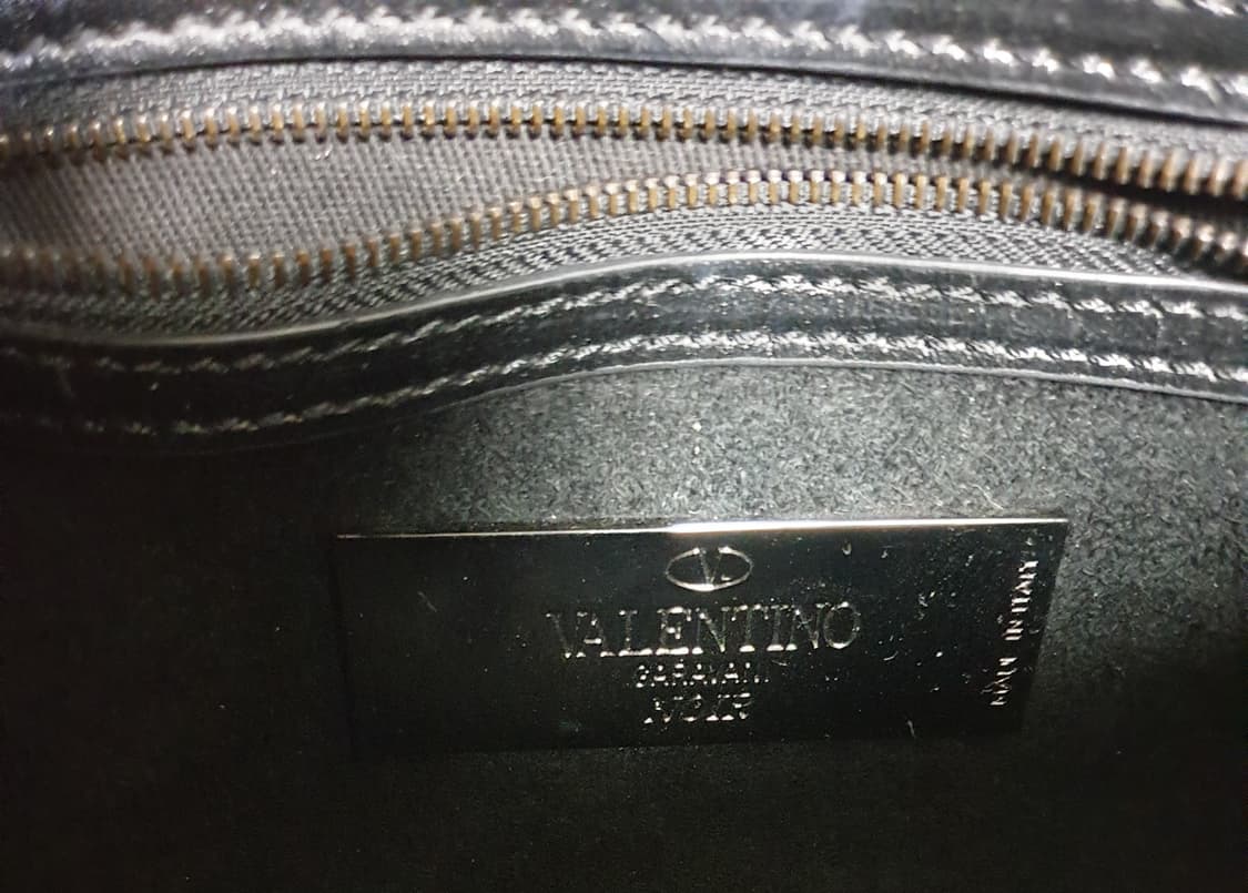 발렌티노 가라바니 락스터드 크로스백 스몰 블랙 상품이미지7