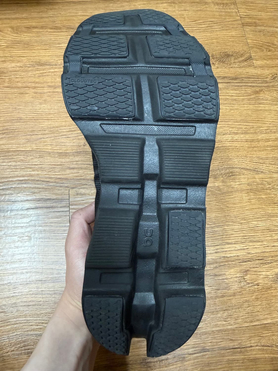 온 러닝 x 포스트 아카이브팩션 클라우드몬스터2 블랙 마그넷 270팝니다 상품이미지4