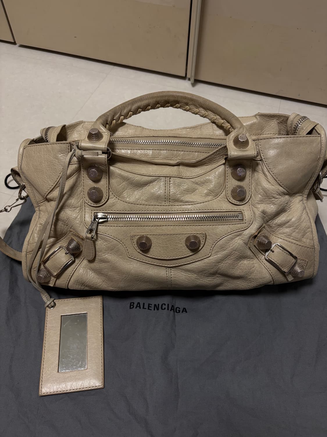 발렌시아가 모터백 상품이미지4