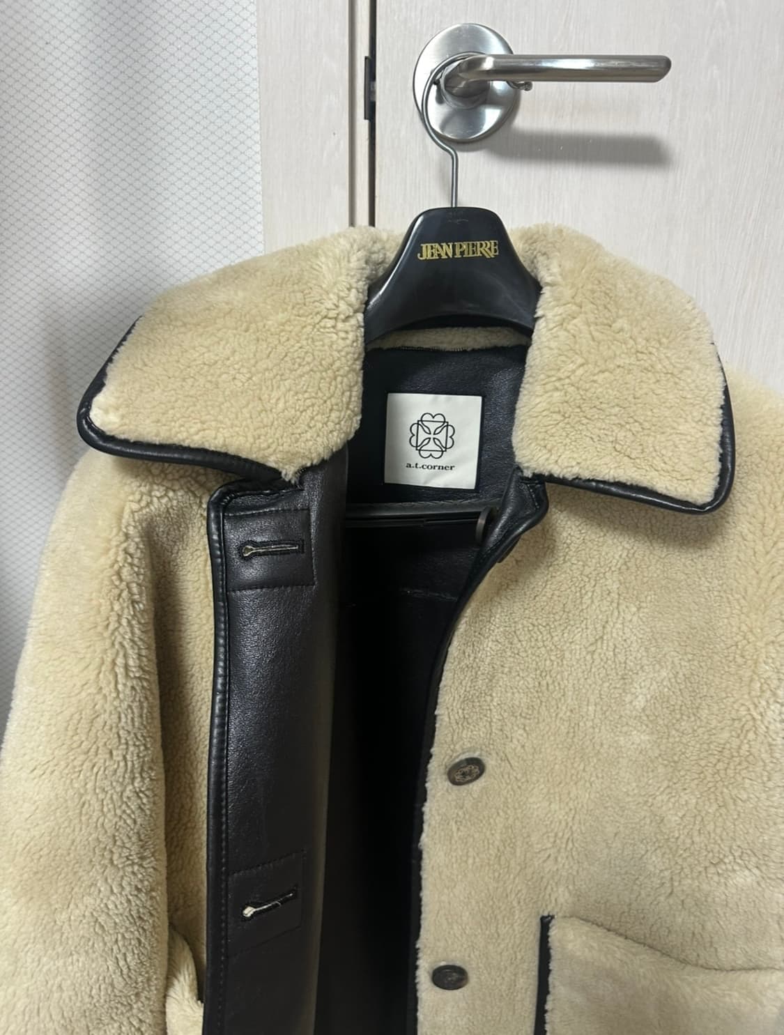 앳코너 리버시블 무스탕 상품이미지4