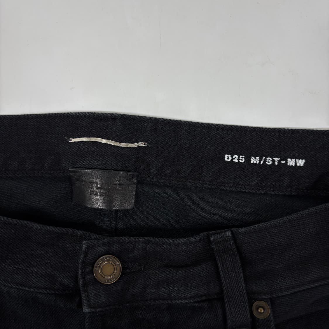 생 로랑 스트레이트 데님 진 상품이미지8