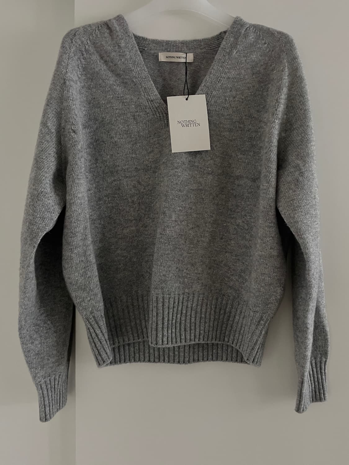 낫띵리튼 브이넥 니트 상품이미지6