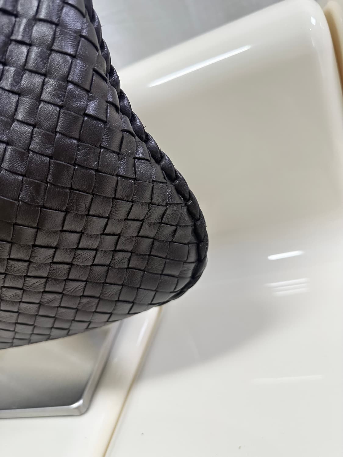 [A+ 정품] 보테가베네타 인트레치아토 호보백 다크브라운 상품이미지7