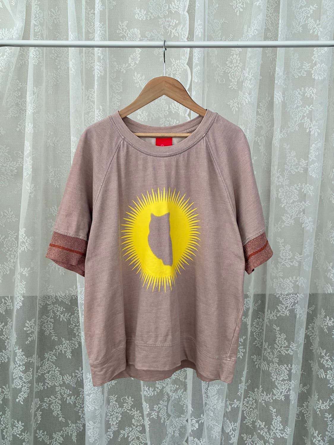 F) 럭키슈에뜨 반팔 티셔츠 핑크베이지 상품이미지1