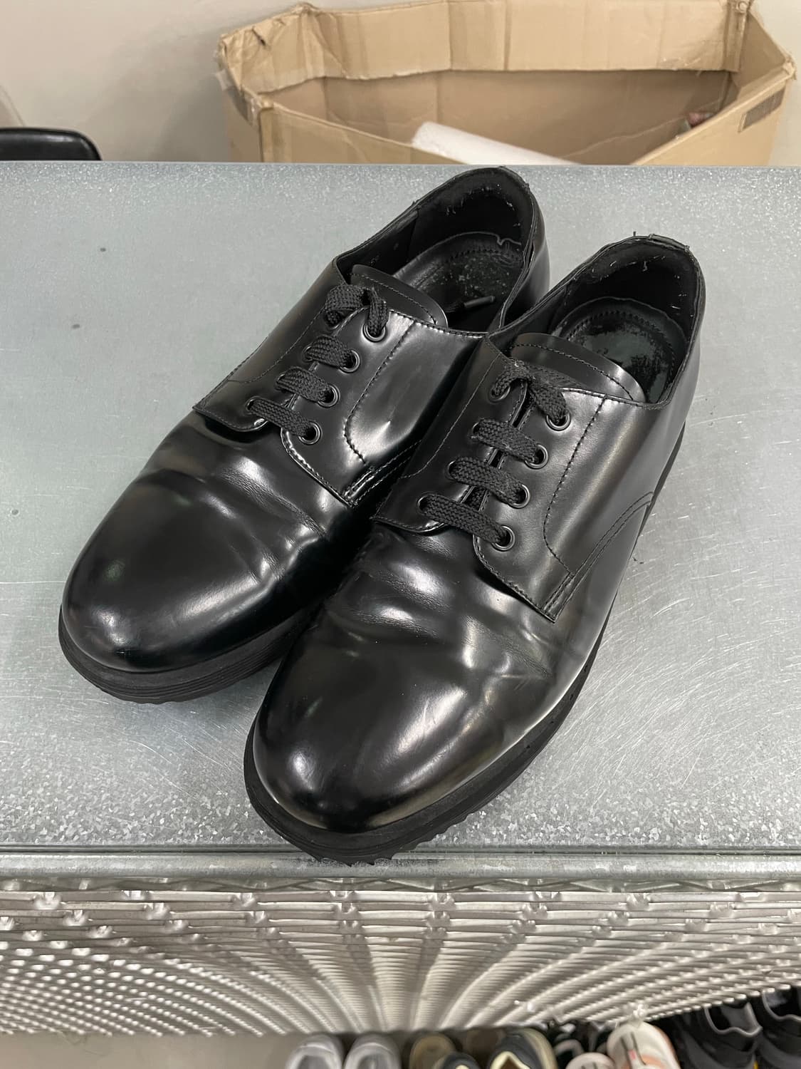 프라다 레이스업 더비 블랙 8 상품이미지2