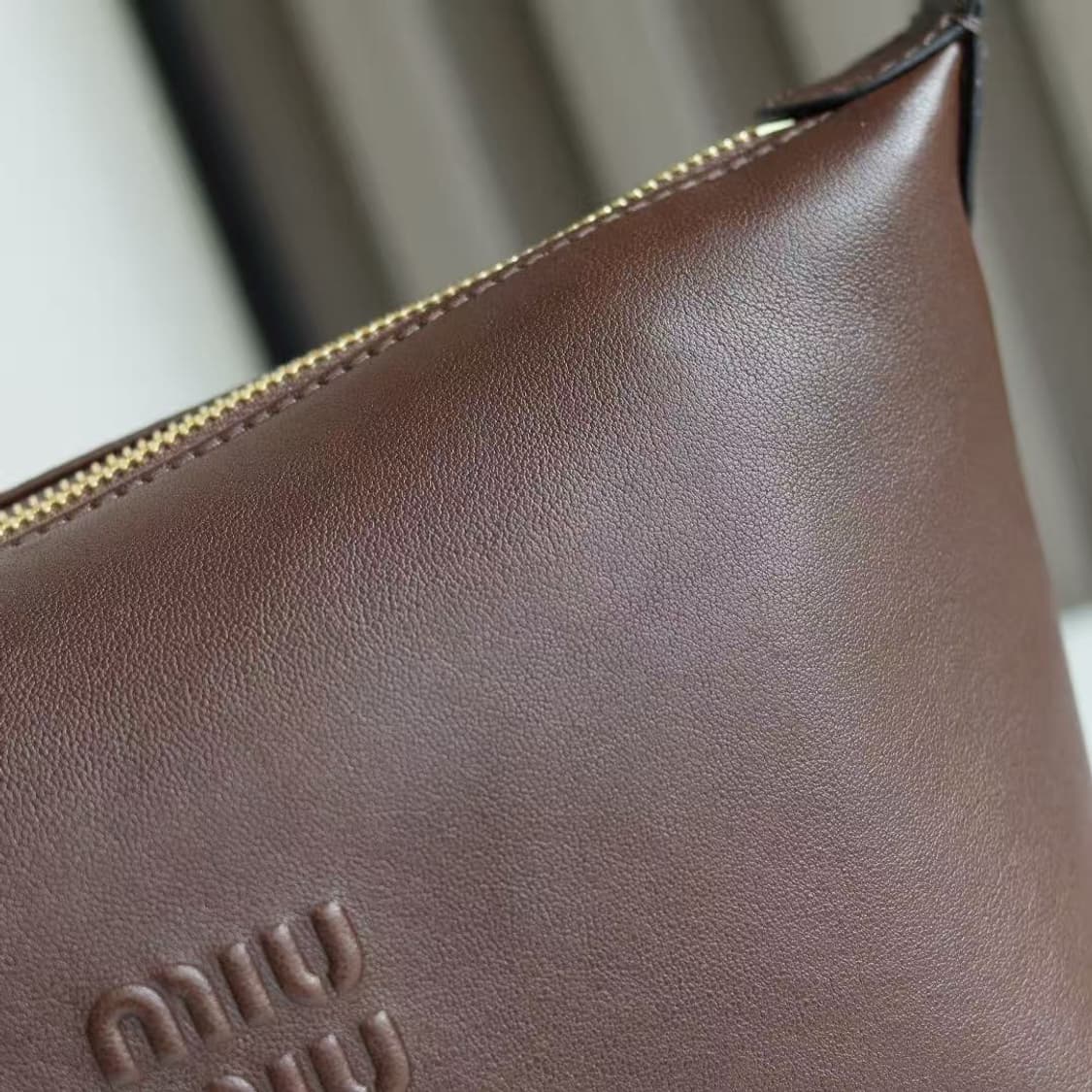 미우 미우 나파 레더 파우치 상품이미지7