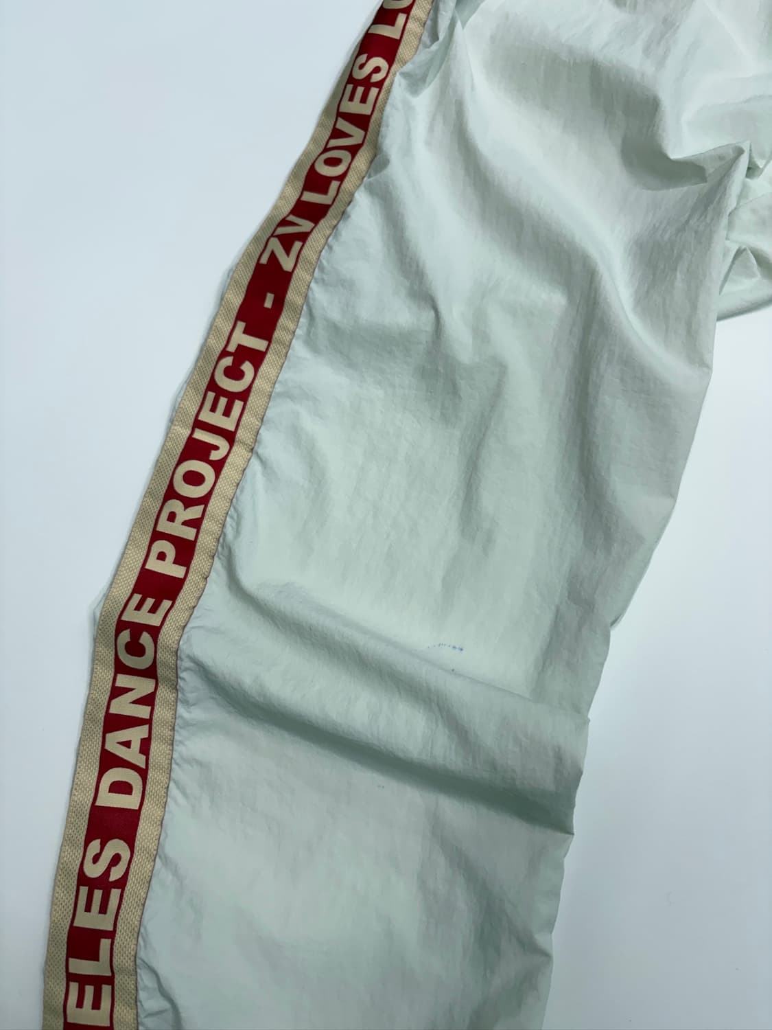 Zadig & Voltaire 쟈딕앤볼테르 레터링테이프 화이트 트랙 팬츠 상품이미지3
