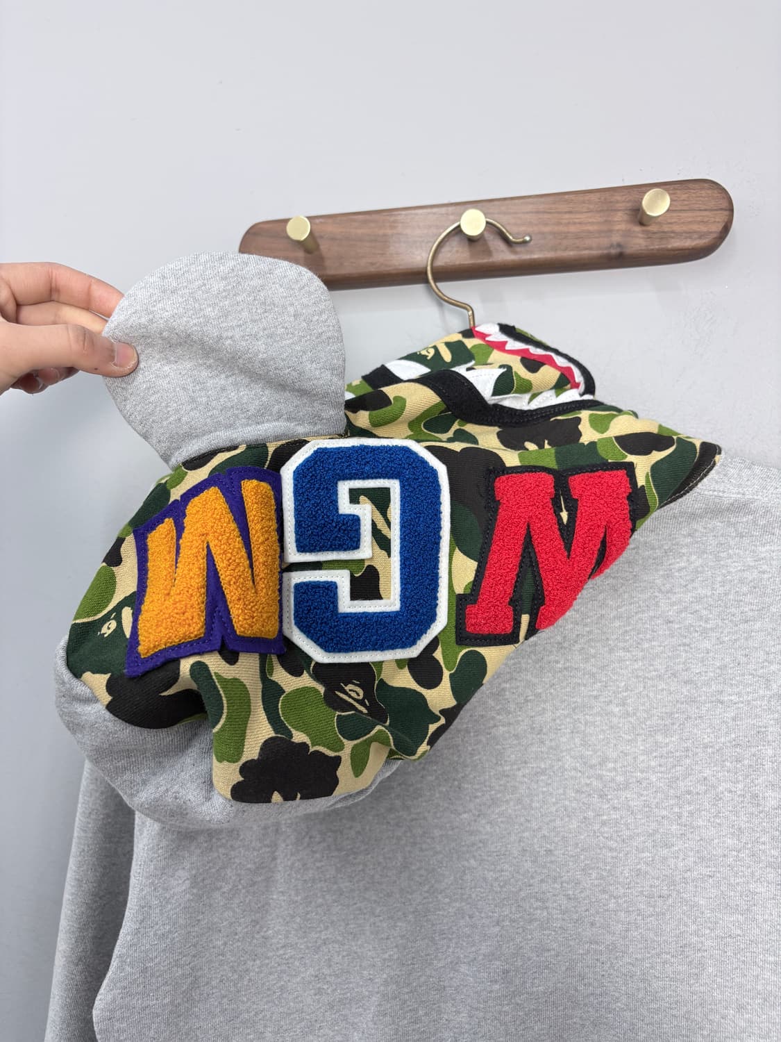 베이프 X 베어브릭 그린카모 샤크 후드집업 A3593 상품이미지6