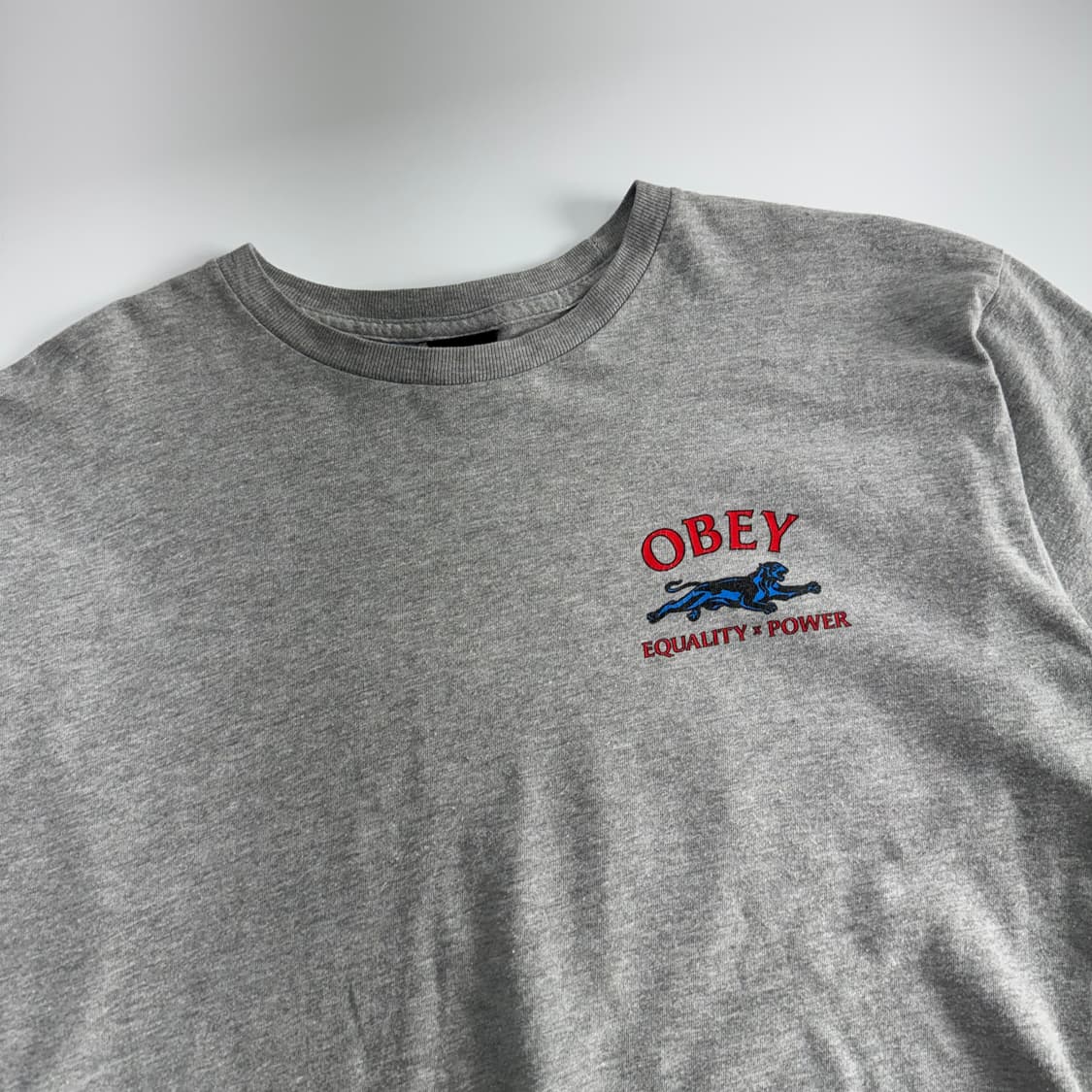 Obey 오베이 백 포인트 로고 그레이 반팔  상품이미지4