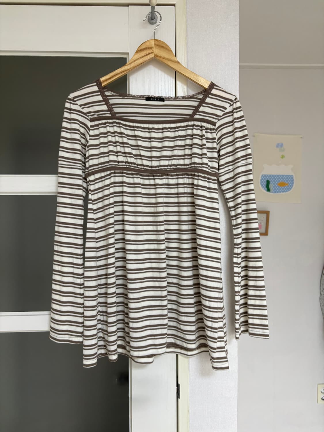 브라운 스트라이프 긴소매 티셔츠 상품이미지1