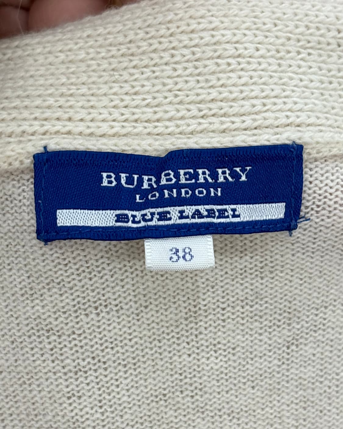 버버리 블루라벨 아가일 브이넥 니트  상품이미지7