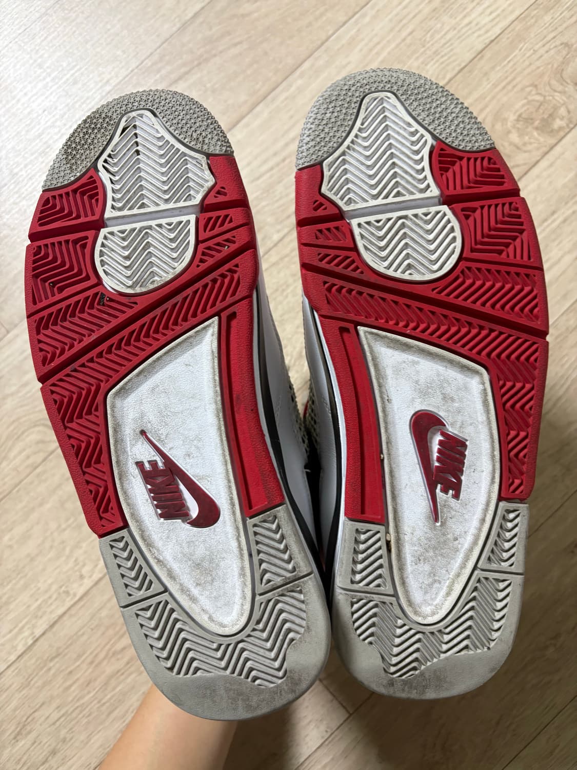 255)나이키 에어조던4 레트로 파이어레드 상품이미지3