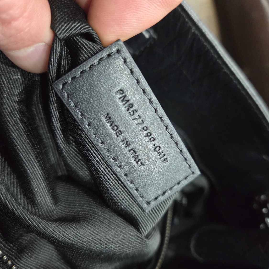 생로랑 니키 숄더백 상품이미지5