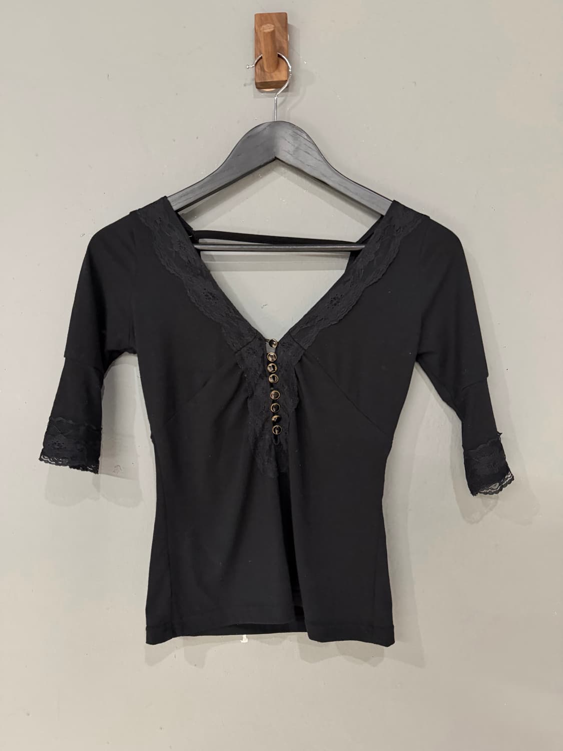 deep v-neck button-up lace top 상품이미지6