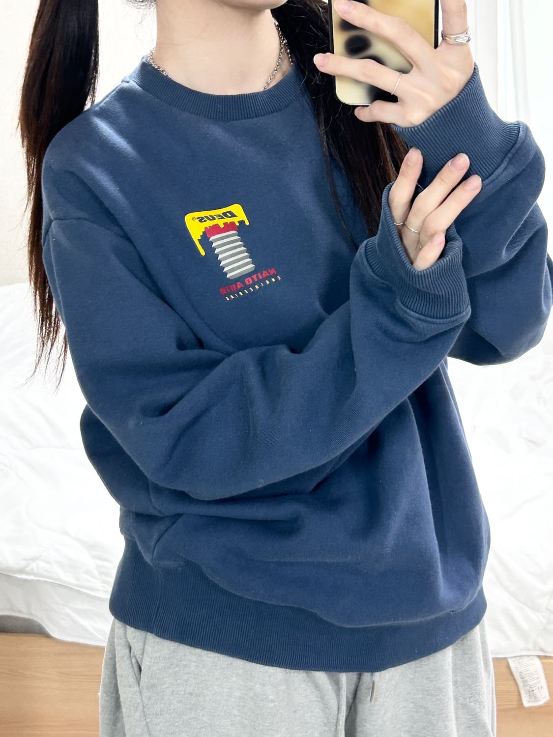 데우스 엑스마키나 빅로고 맨투맨 상품이미지3