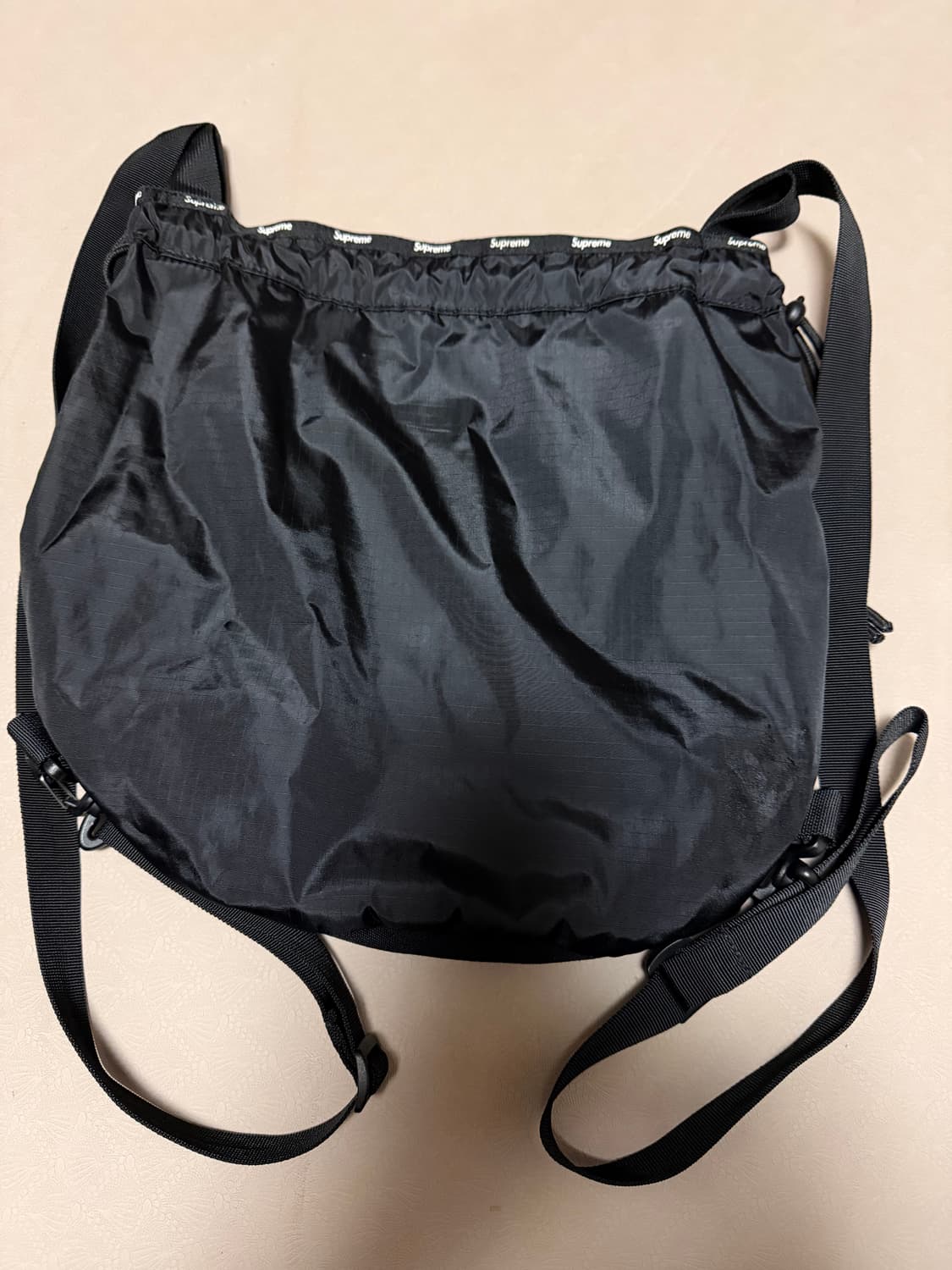슈프림 메쉬 스몰 백팩 블랙 - 23SS 상품이미지2