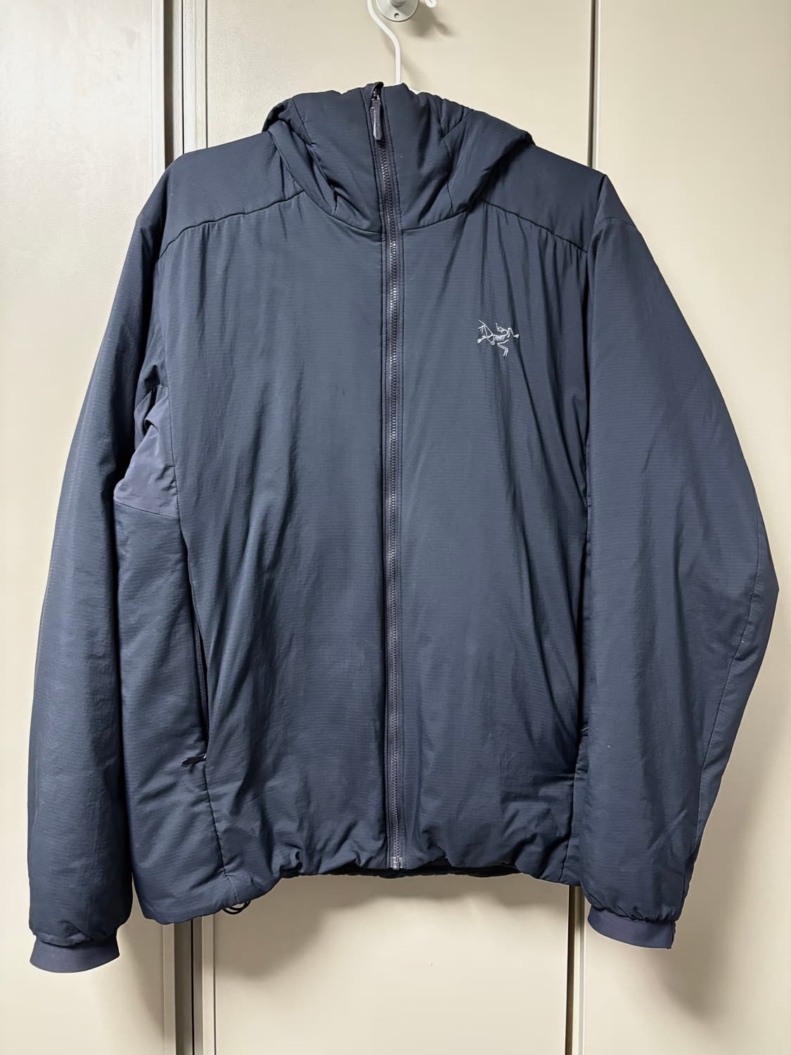 아크테릭스 아톰 사파이어 m 패딩 점퍼  상품이미지1