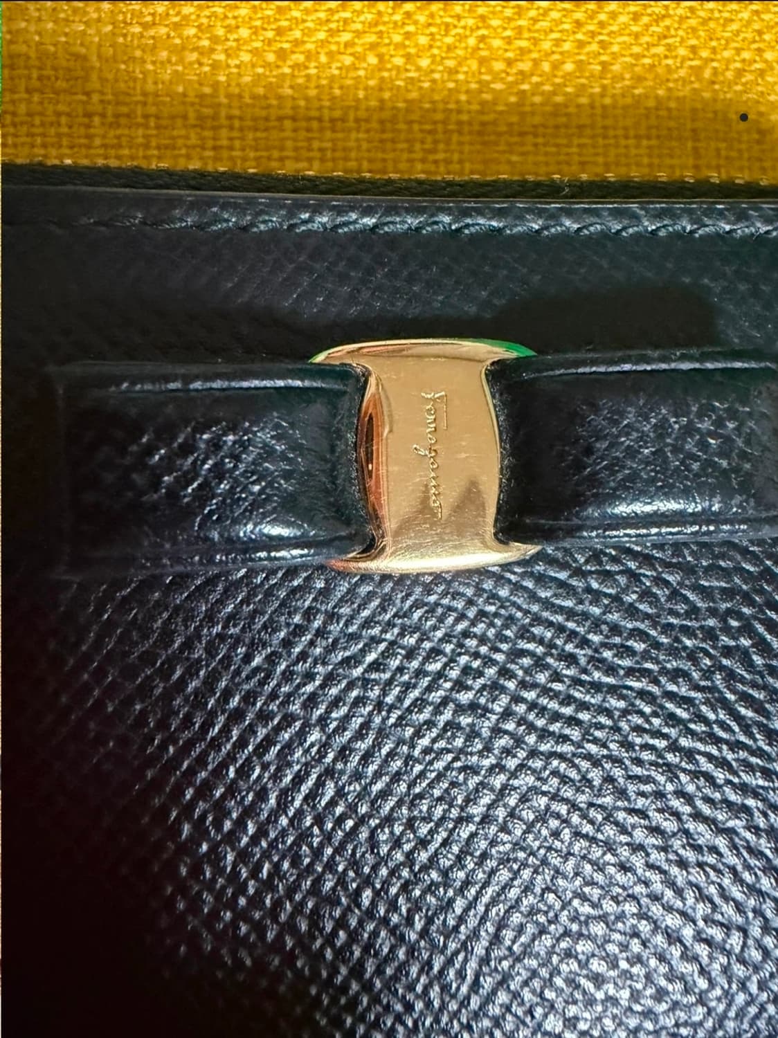 
(정품)페라가모 블랙 리본 카드지갑 상품이미지2