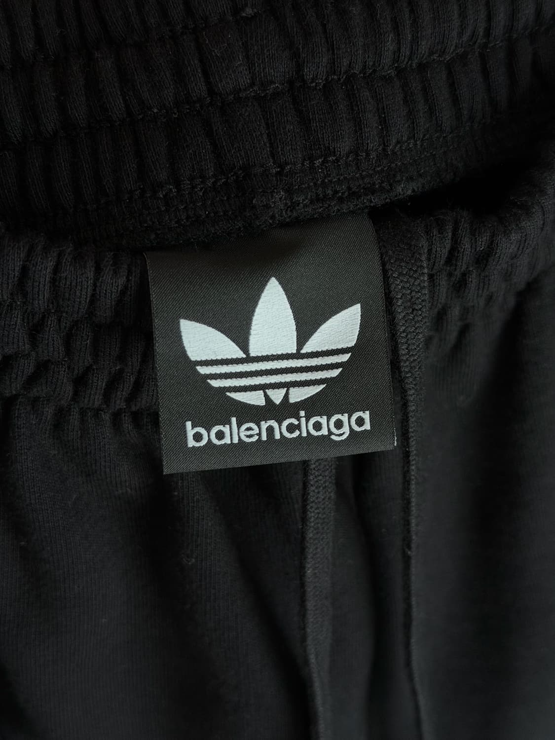 발렌시아가 adidas플리스 라지 쇼츠 반바지 상품이미지5
