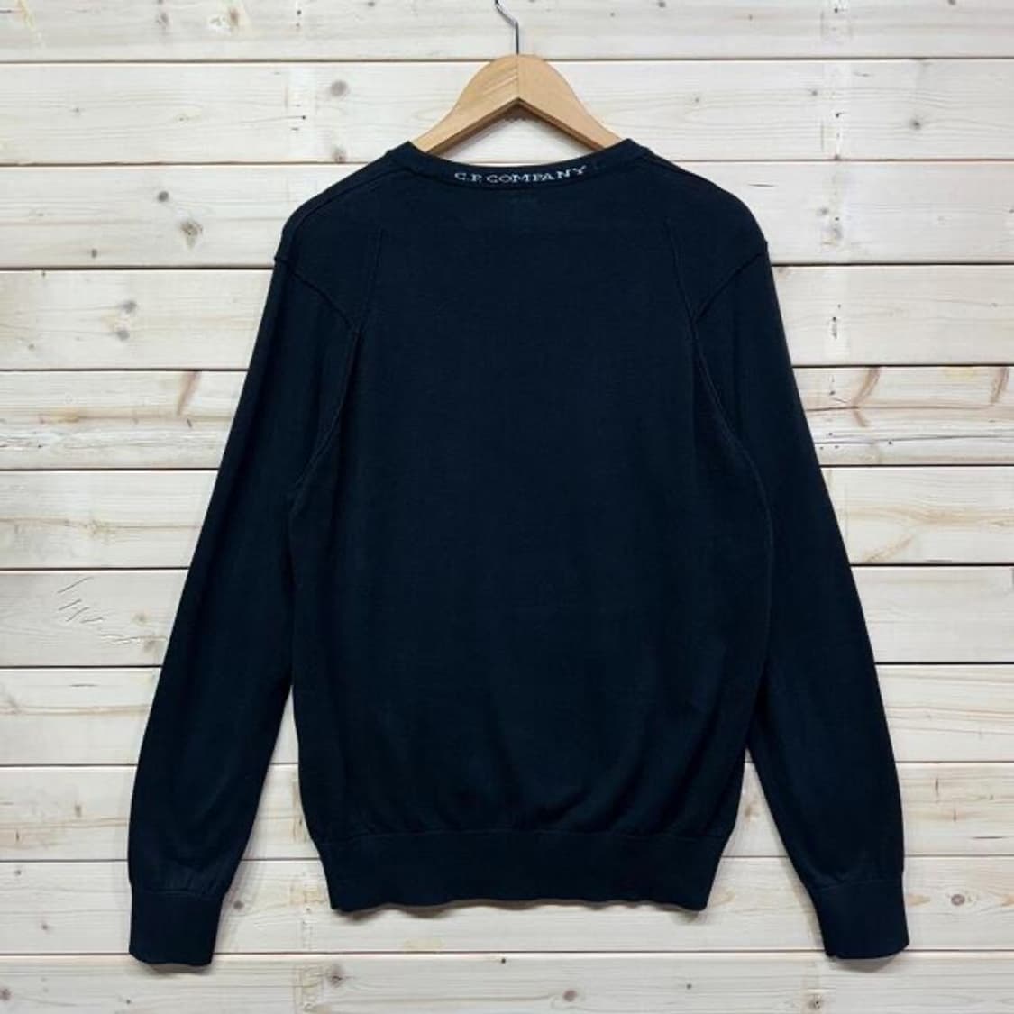 CP컴퍼니 넥 레터링 절개 디테일 니트 (L)   상품이미지4