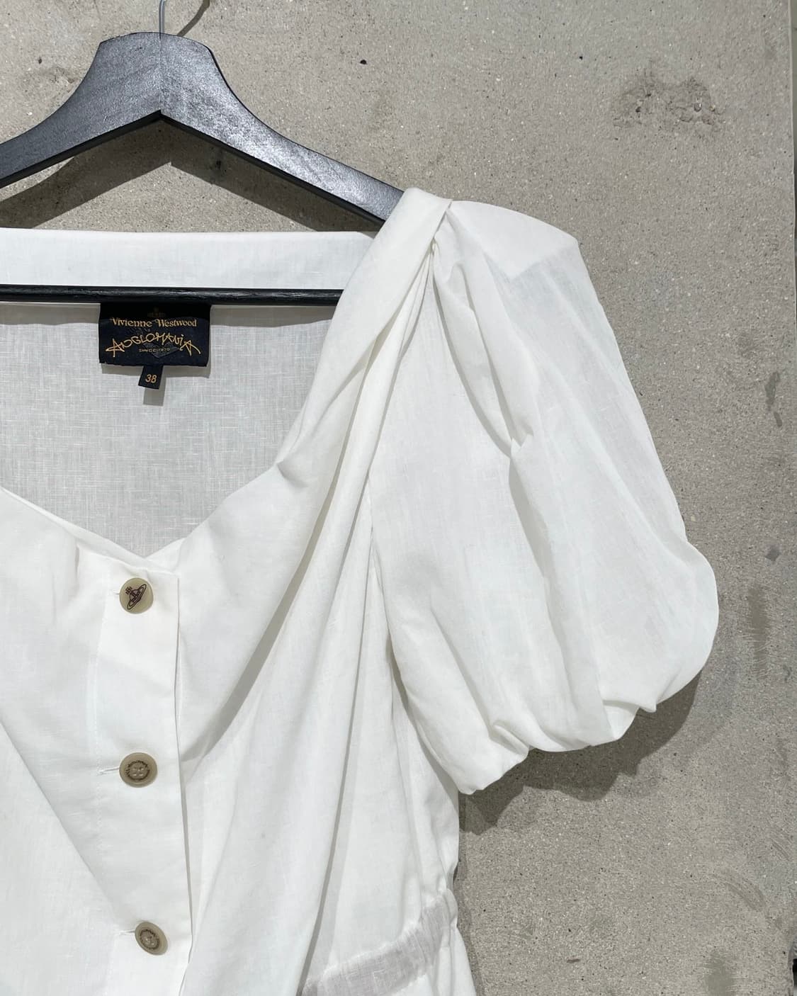 비비안 웨스트우드 앵글로마니아 화이트 퍼프 슬리브 버튼 블라우스 상품이미지3