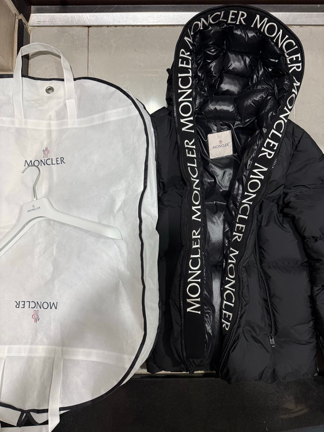 [당일출고,4사이즈] 몽클레어 몽클라 패딩 상품이미지1