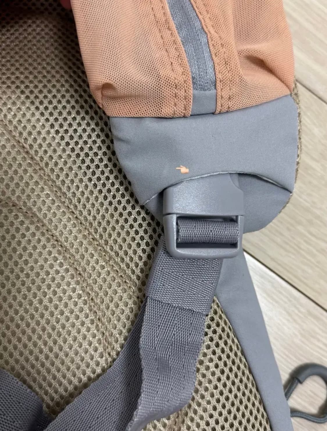 급처 / 미스치프 롬버스 포켓 슬링백 그레이 상품이미지3