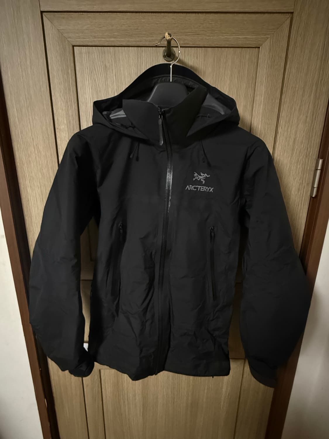 아크테릭스 베타 AR 바람막이 자켓 블랙  상품이미지1