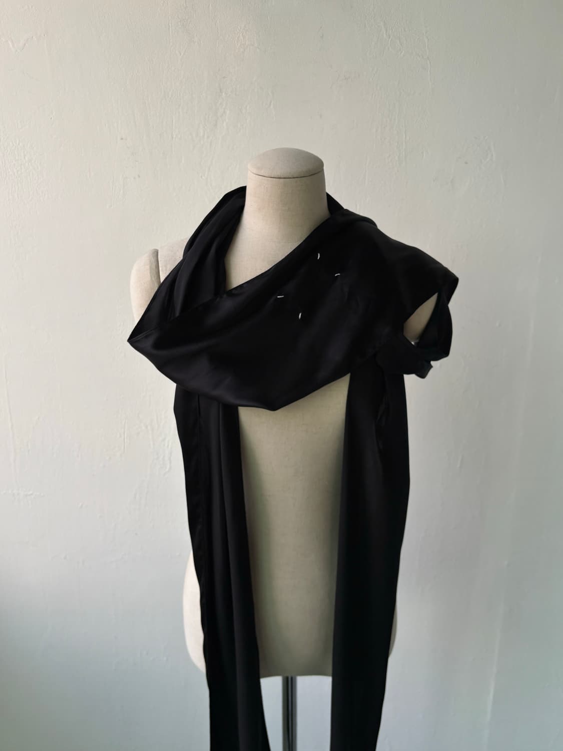 마르지엘라 블랭크 아티저널 실크 롱 스카프 상품이미지1