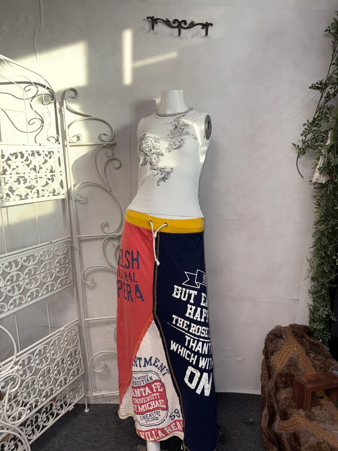 White oriental y2k printing sleeveless 상품이미지4