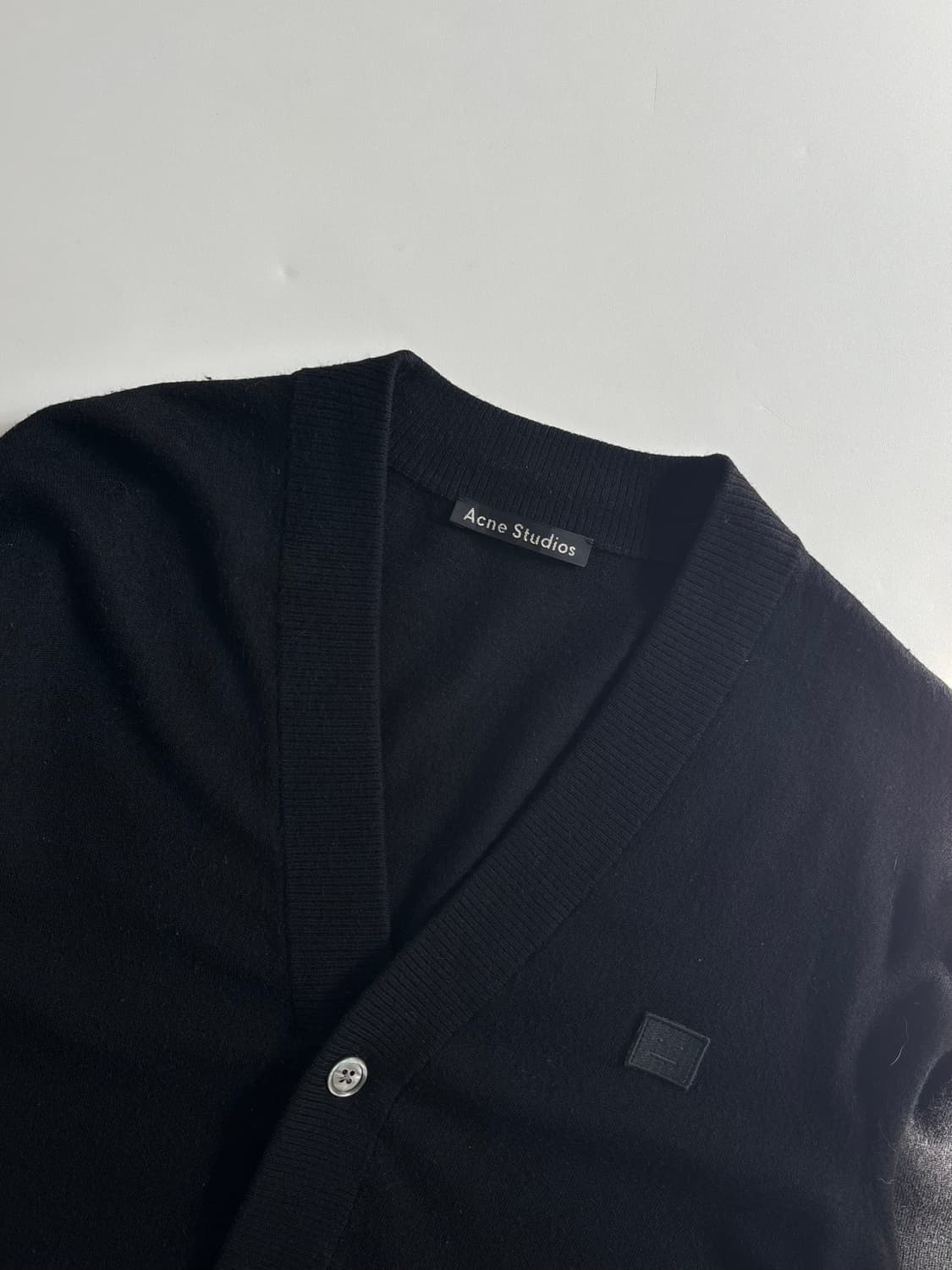 Acne Studios 아크네스튜디오 블랙 브이넥 가디건 상품이미지3