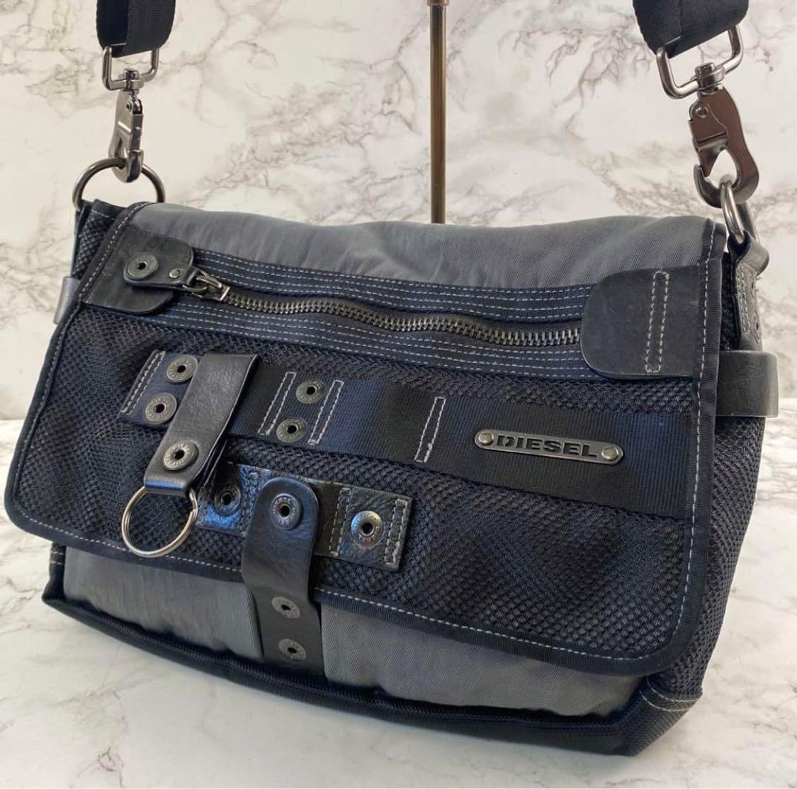 디젤 시그니처 레더 플랩 메신저백 크로스백 상품이미지3