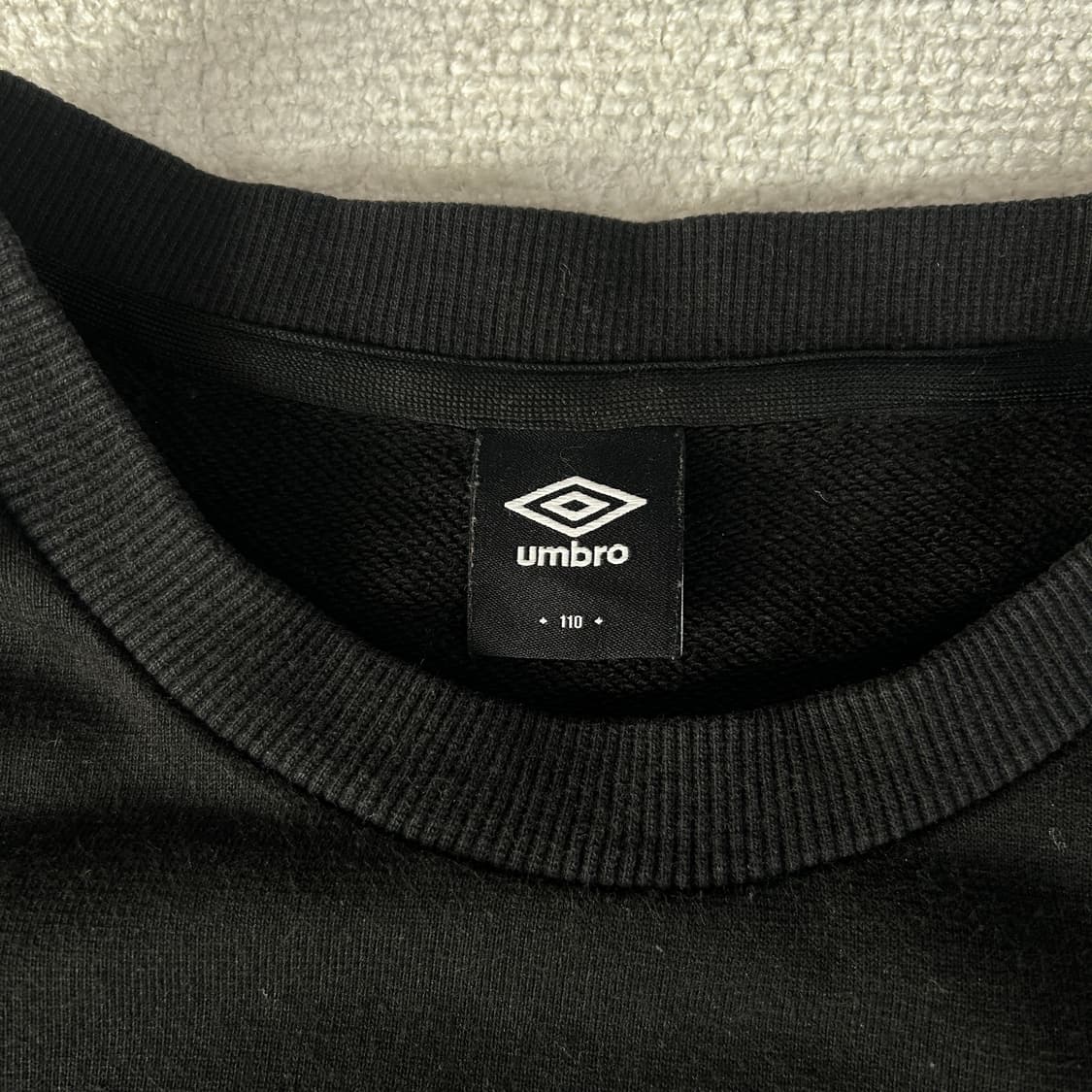 엄브로 블랙 맨투맨 티셔츠 110 상품이미지2