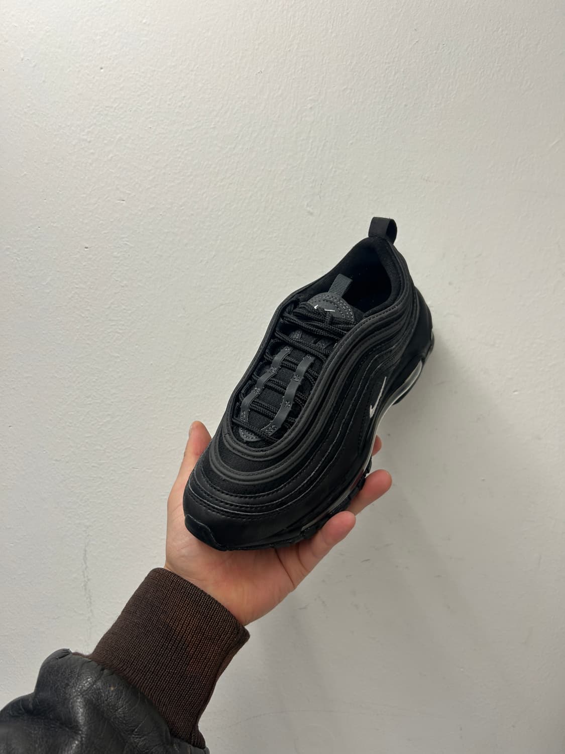 나이키 에어맥스 97 트리플 블랙 235 상품이미지2