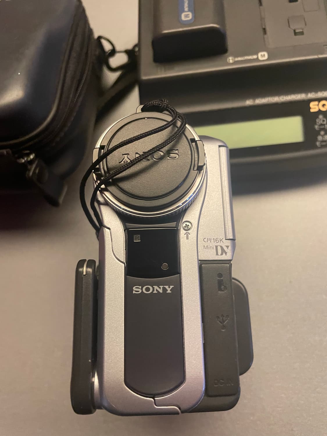 소니 MiniDV 핸디캠 DCR-PC9 모델입니다 상품이미지4