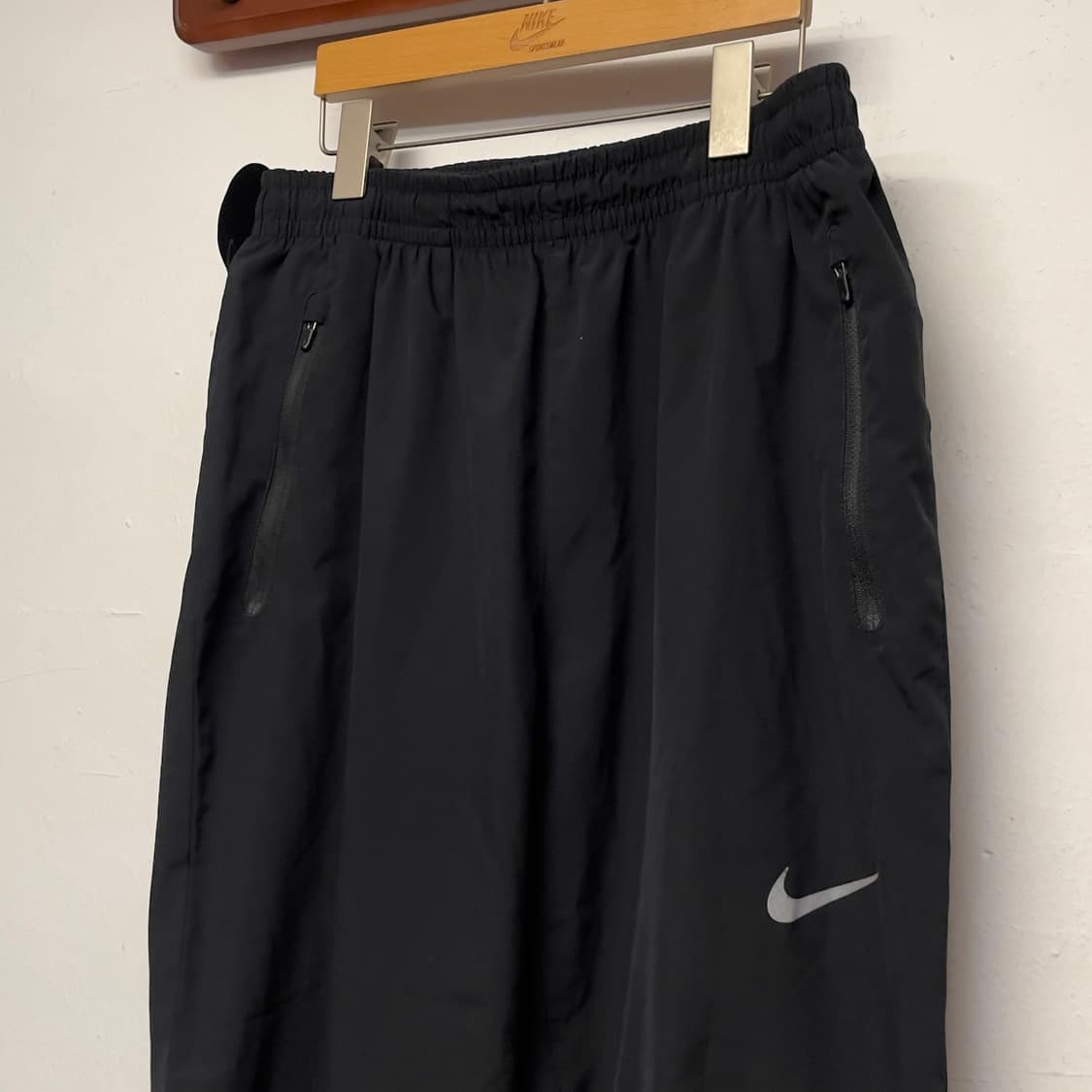 나이키 에센셜 블랙 트랙 팬츠   상품이미지2
