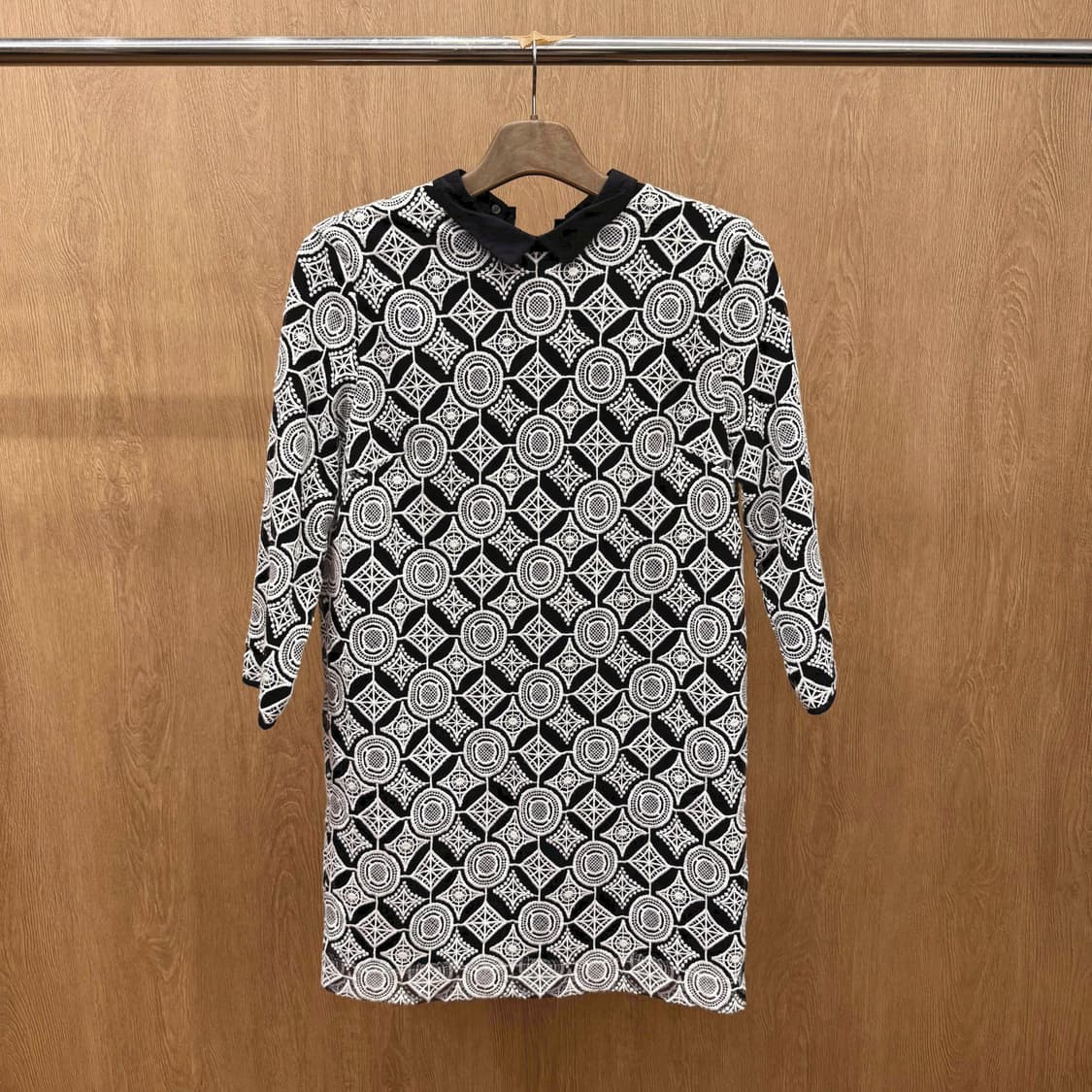 폴스미스 미니 원피스 기하학 자수 레이스 패턴 디테일 블랙 배색 상품이미지3